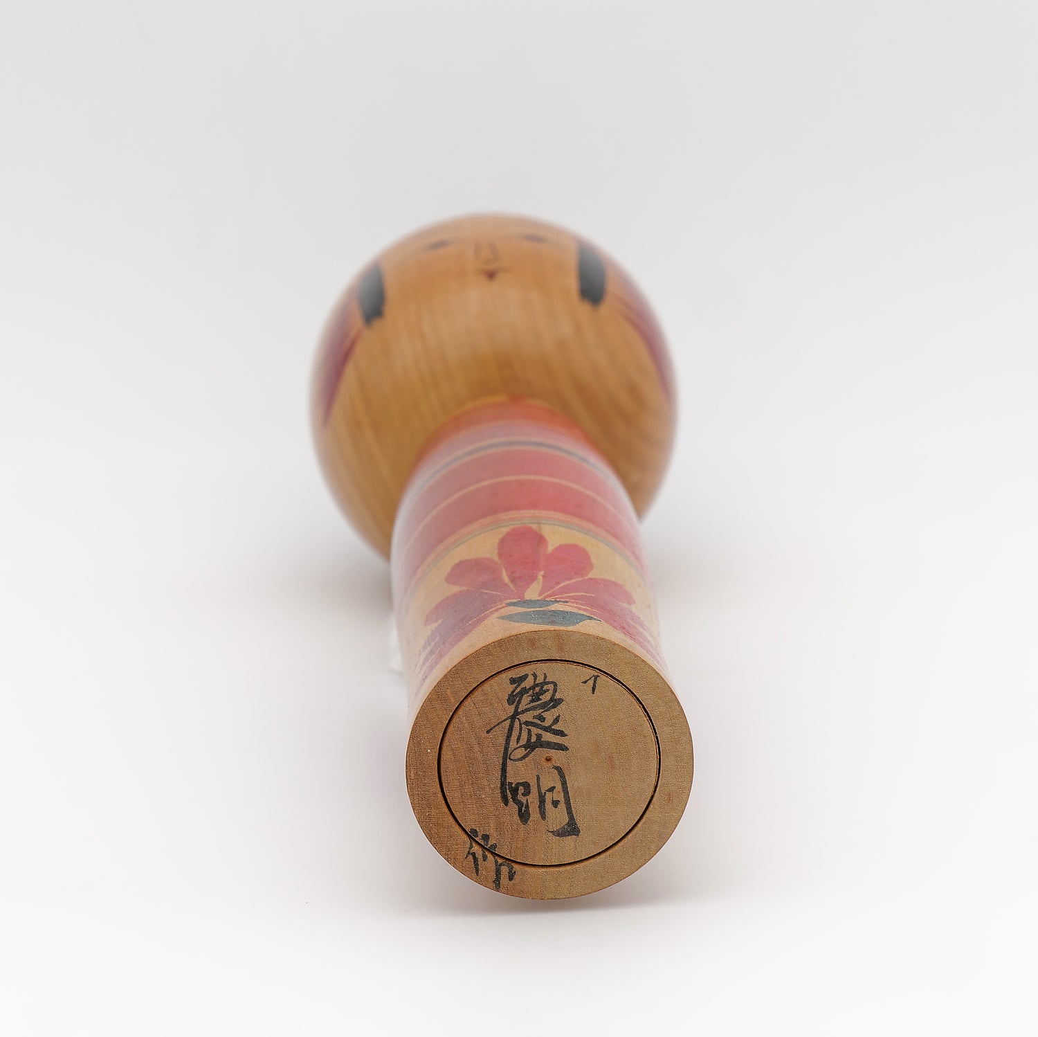 Mellem Yajiro Kokeshi af Yoshiaki Sato  - Nr. 19